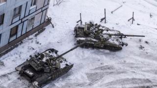 Ок атышуу учурунда Минск келишим менен тыюу салынган оор артиллерия колдонулган.