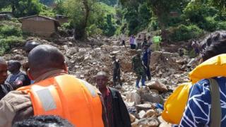 un deuil national de deux jours a été décrété lundi à la mémoire des 140 victimes du glissement de terrain dans le nord-est du pays.