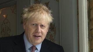 Boris Johnson ilk iki turu zirvede tamamlamayı başardı.