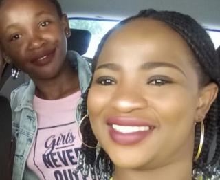 Bongekile Msibi y su hija.