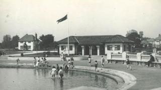 Black and white photograph of Hamworthy Park paddling pool