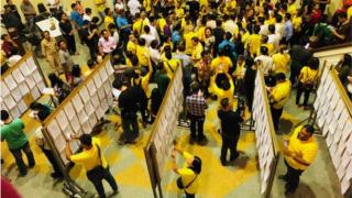 บรรยากาศการนับคะแนนใหม่ที่ จ. นครปฐม