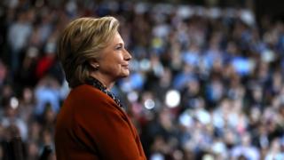 Hillary Clinton avuga ko itohoza kuri e-mail ziwe ariryo ryatumye atsindwa amatora