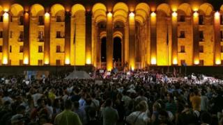 تظاهرکنندگان روسیه را اشغالگر نامیدند