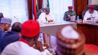Muhammadu Buhari pẹlu awọn oṣiṣẹ ijọba apap\u