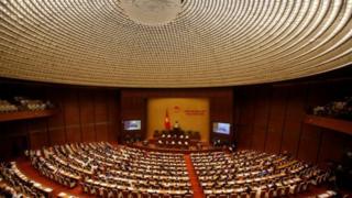 2001, nợ công mới chỉ chiếm 36,5% GDP; năm 2005, tỷ lệ này đã lên 40,8% GDP; năm 2010 là 50% GDP và năm 2015 đã là 62,2% GDP.