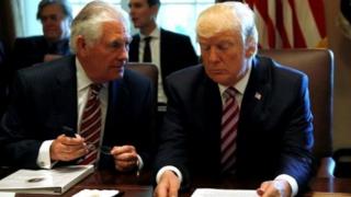 Ngoại trưởng Mỹ Rex Tillerson (Trái) được cho là đã từ chối đề nghị tổ chức bữa tiệc nhân dịp lễ Eid