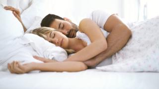 Pareja durmiendo