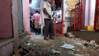 क्षतिग्रस्त हुए मंदिर का गेट