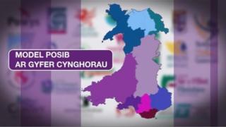 Mae disgwyl y byddai opsiwn arall yn cynnwys uno siroedd Conwy a Dinbych gan greu naw awdurdod lleol