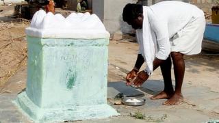 సమాధుల గ్రామం