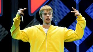 Justin Bieber akitumbuiza katika tamasha 2016