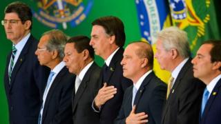 Bolsonaro e sua equipe de ministros
