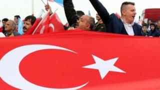 Magoya bayan firaministan Turkiyya Recep Tayyib Erdogan sun ce samun nasararsu a zaben za sa a samu zaman lafiya sosai