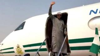 Buhari n'ụgbọelu