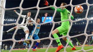 Cristiano Ronaldo yatsinze igitego cye cya 122 muri Champions League mu gice cya mbere cy'umukino, mbere yuko yongeraho ibindi bibiri mu gice cya kabiri
