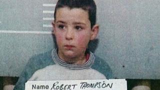 Robert Thompson, de 10 años de edad, posa para una foto policial para las autoridades británicas.
