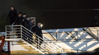 Depois de se entregar, Lula fez exame de corpo de delito na sede da PF em SP e foi levado de helicóptero para o Aeroporto de Congonhas, onde embarcou para o Paraná