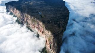Гора Рорайма, настольная гора на границах Бразилии, Гайаны и Венесуэлы