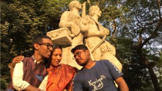 মা সীমা সরকার ও তার সন্তান হৃদয়ের সাথে ফটোগ্রাফার মামুনের সাক্ষাৎ