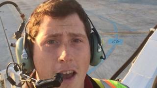 Richard Russell yakoreraga kompanyi y'indege ya Horizon Air nk'umukozi ukorera ku kibuga cy'indege