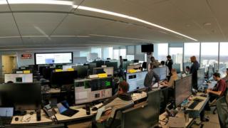 Sala de controle da OneWeb, nos Estados Unidos