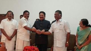 அதிமுக அணிகள் இணைப்பு