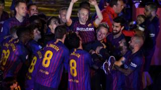 Iniesta pẹ̀lú àwọn akẹgbẹ́ rẹ̀