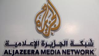 Логотип Al Jazeera Media Network можно увидеть на ежегодном рынке телевизионных программ MIPCOM в Каннах, Франция, 17 октября 2016 г.