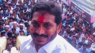 ప్రజాసంకల్పయాత్రలో జగన్మోహన్రెడ్డి