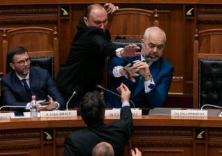 Opozicioni parlamentarac u Tirani isprskao je Edija Ramu mastilom