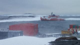 Tweet by the Australia Antarctic Division saying "Improved weather should allow expedition members transfer late today, then attempt ship refloat"