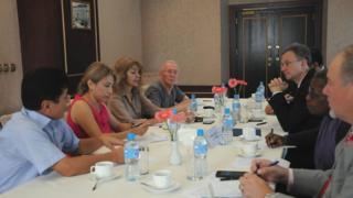 AQSh davlat kotibining Markaziy Osiyo masalalari bo'yicha yordamchisi o'rinbosari Deniel Rozenblyum Toshkentda o'zbekistonlik jurnalistlar bilan