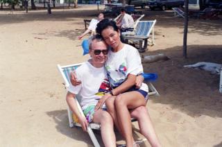 Sommai y su esposo en Pattaya hace casi 30 años.