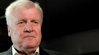 Almanya'da İçişleri Bakanı ve koalisyon ortağı parti lideri olan Horst Seehofer