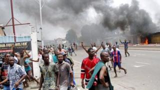 Abatavuga rumwe na reta barakoze imyiyerekano yo kwiyamiriza guhindura itariki y'amatora