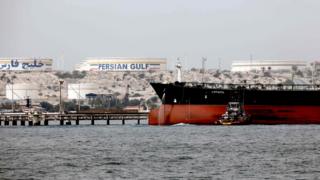 Archive photo showing an Iranian tanker moored on an oil rig platform on the island of Khark, in the Gulf (March 12, 2017)