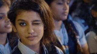 ইন্টারনেটে ঝড় তোলা সেই দৃশ্যে প্রিয়া প্রকাশ ওয়ারিয়ার
