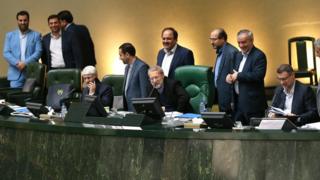 علی لاریجانی، رئیس مجلس: کمیسیون تلفیق ۷۲ ساعت فرصت دارد که لایحه بودجه را بررسی و اصلاح کند