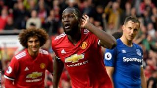 Romelu Lukaku as im dey celebrate afta im score