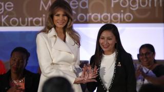 Melania Trump y Arlette Contreras.