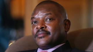 Madaxweynaha Burundi, Pierre Nkurunziza, ayaa lagu eedeeyay inuu doorashada ku shubtay