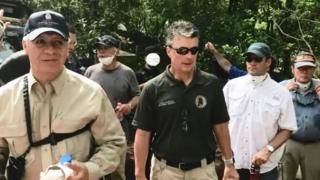 Cristóbal Castañeda y funcionarios de EE.UU.