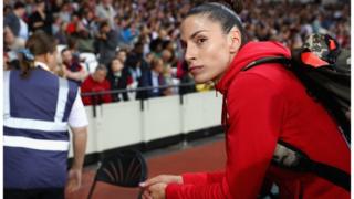 Папир који је отпао са леђа скратио јој је скок за злато
