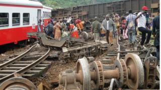 Passenger escapes the site of a train derailment in Eseka on October 21, 2016