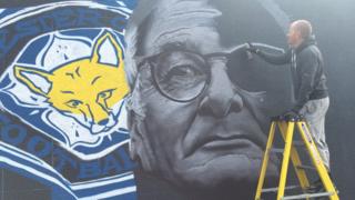 Mural featuring manager Claudio Ranieri