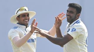 India players Shubman Gill (left) and Ravichandran Ashwin (right) celebrate a wicket