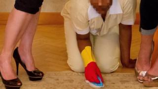 አንዲት በቤት ውስጥ ሥራ ላይ የተሰማራች ወጣት
