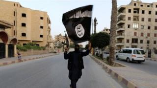 صورة أرشيفية لمقاتل من تنظيم الدولة
