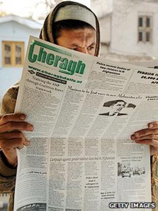 Reader of an Afghan paper